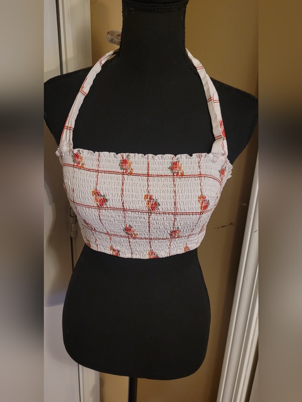 Forever 21 White Red & White Floral Grid Halter Crop Top, Size Medium